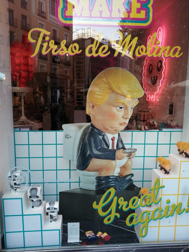 En la madrileña plaza de Tirso de Molina, hay una tienda entera dedicada a mofarse de Trump
