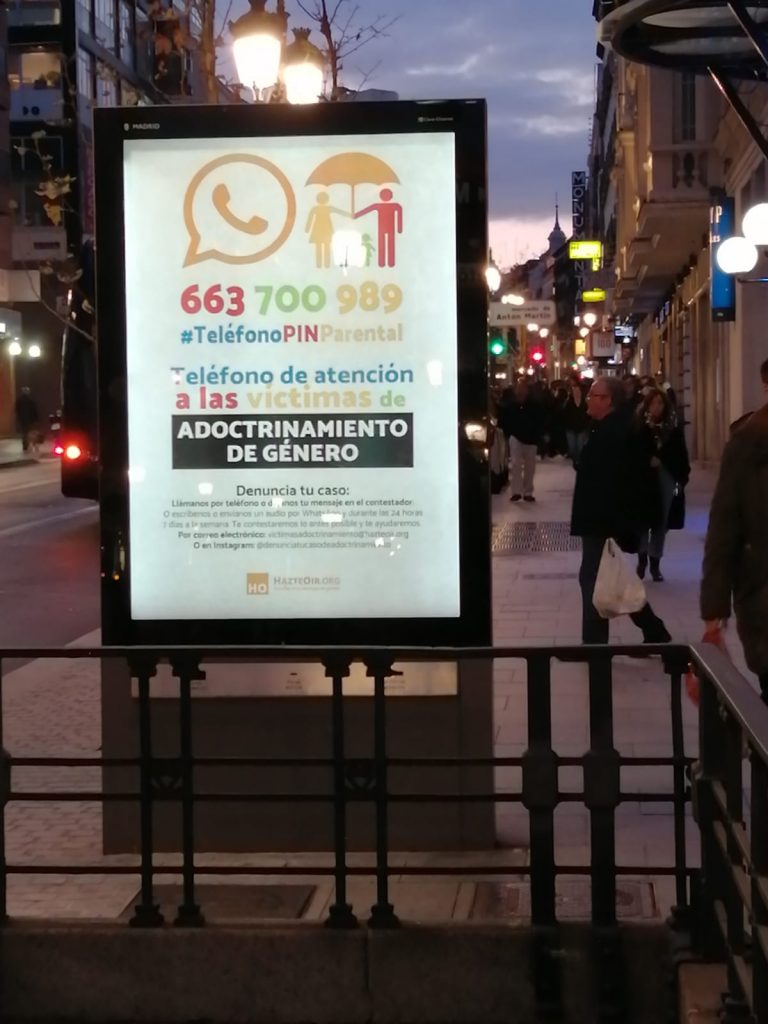 ¡EN MADRID SE LANZA UNA CAMPAÑA PARA QUE LOS CHAVALES DENUNCIEN EL ADOCTRINAMIENTO FEMINISTA Y HOMOSEXUAL! (En el País Vasco, al contrario)